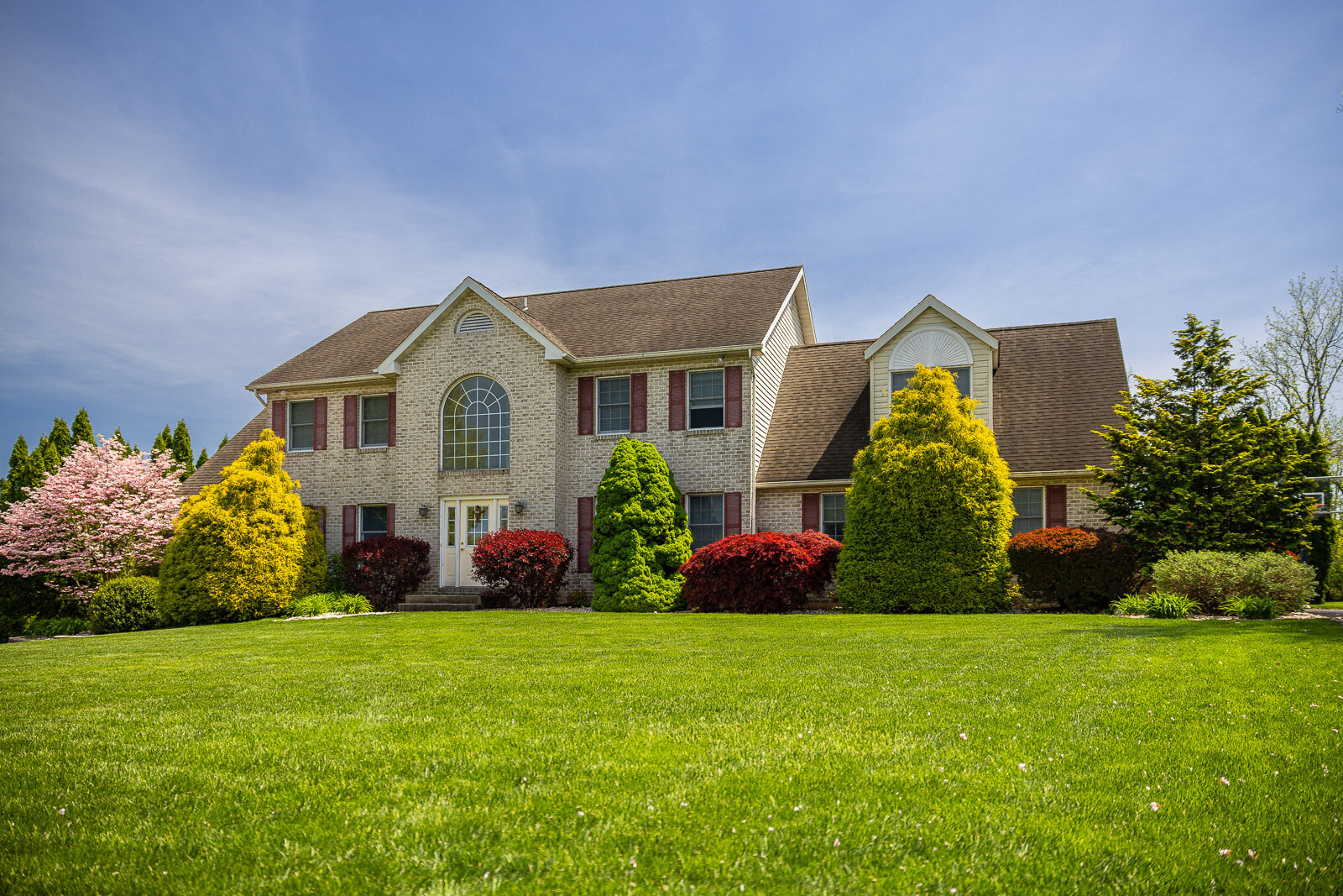 nice lawn and foundation planting beds in front of a nice house 2